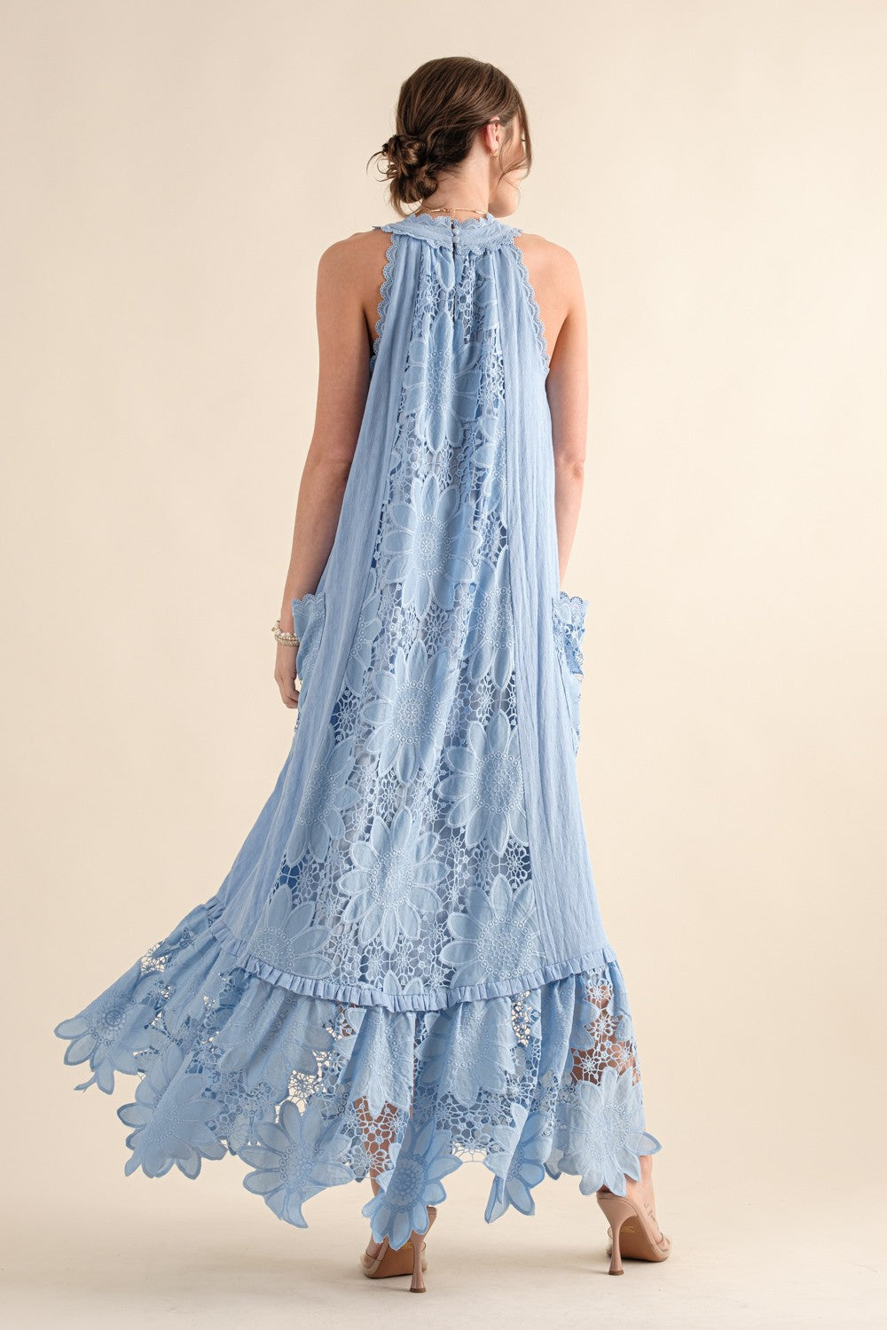 SLEEVELESS LACE DRESS