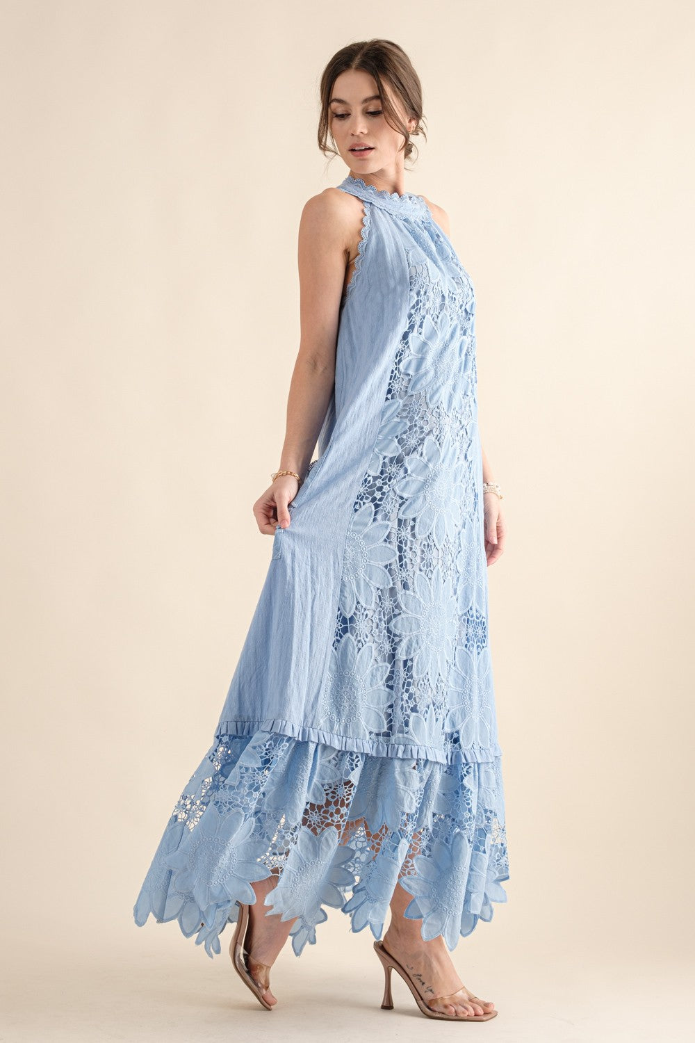 SLEEVELESS LACE DRESS